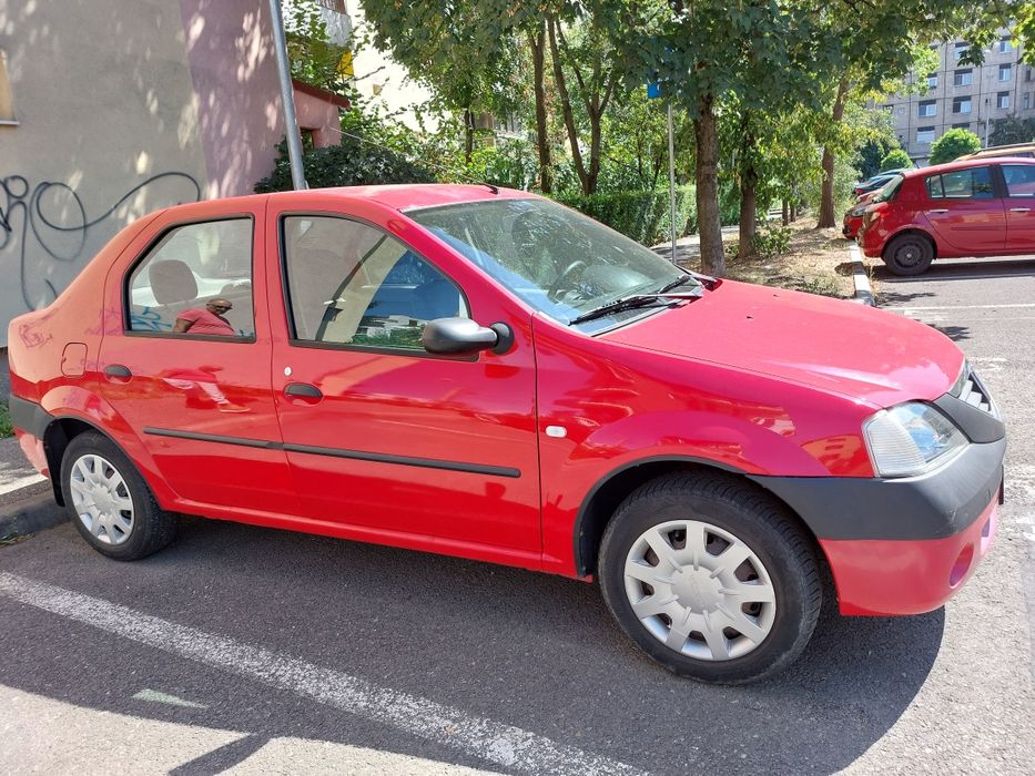 Vând Dacia Logan