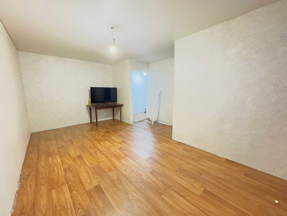 Продам 2х комн квартиру на 4 мкр Не угловая