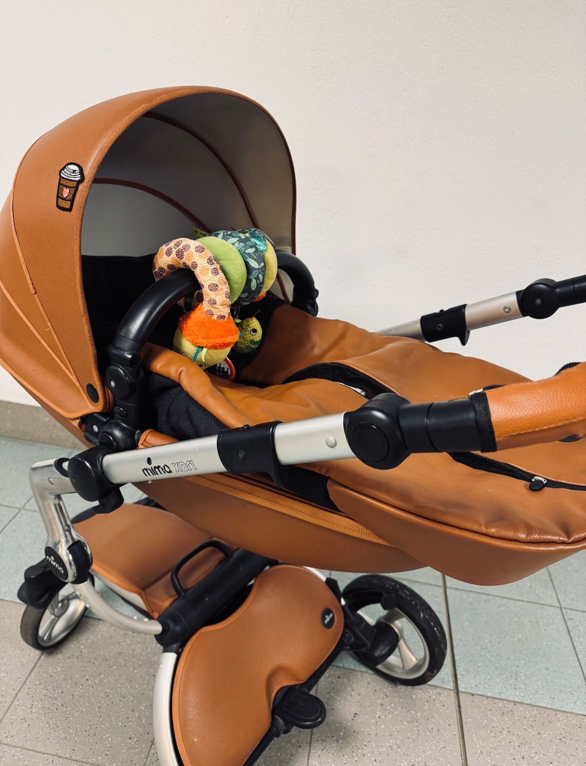Mima Xari Camel и кошче за кола Mima Xari