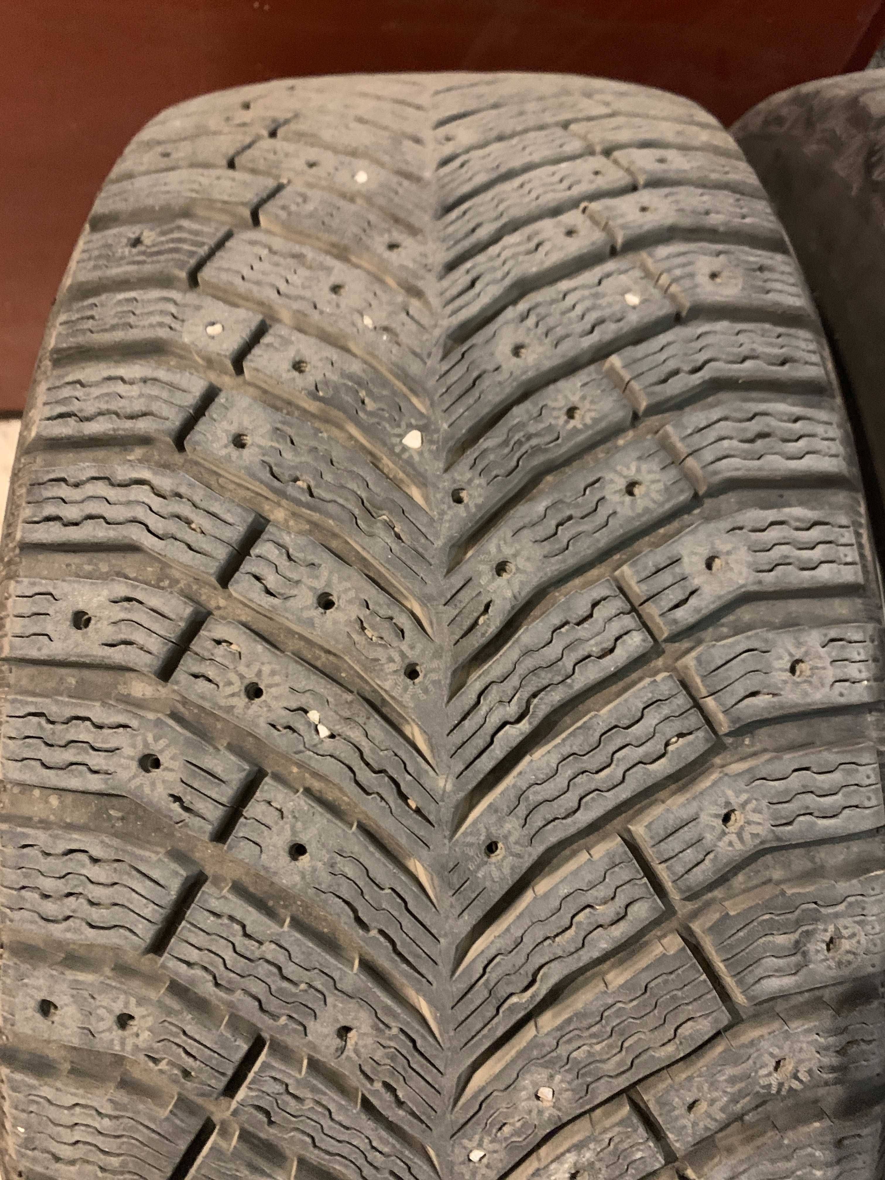 2бр Michelin X-ICE NORTH 4 245/45/18 (извадени шипове) DOT 22