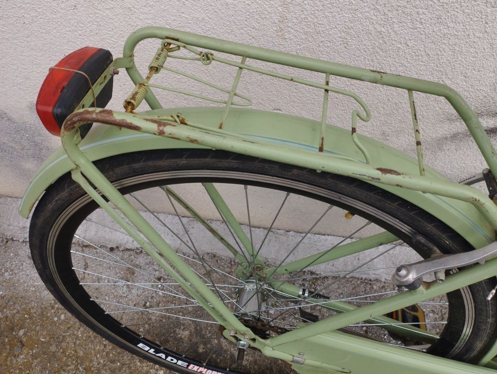 Vând bicicleta retro...roti de 28