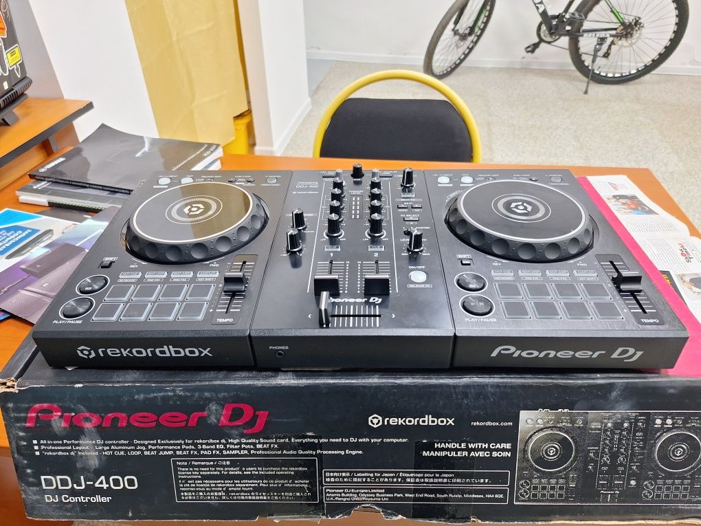 Контроллер Pioneer DDJ-400