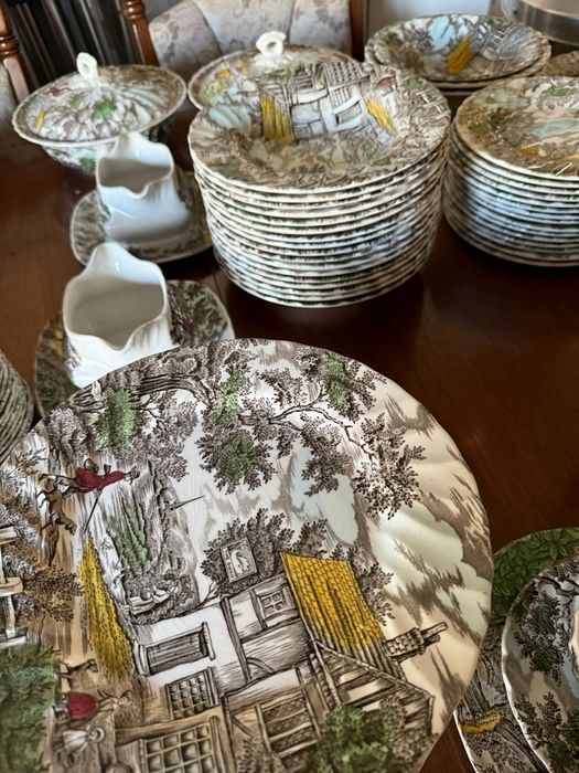 Myotts hunter ,Royal Albert, două seturi cfaea