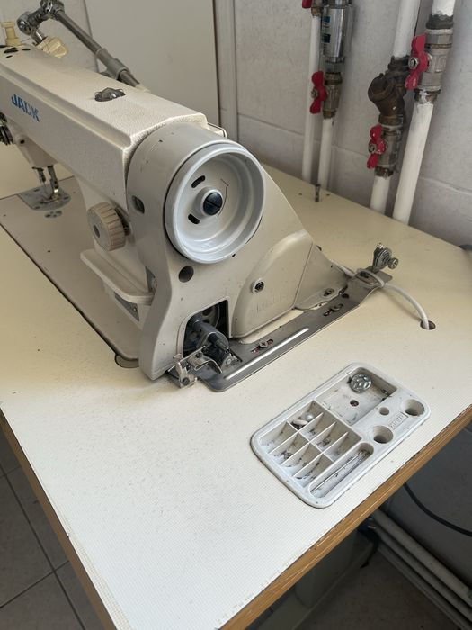 Masina de cusut industriala Jack 5550 cu motor silentios