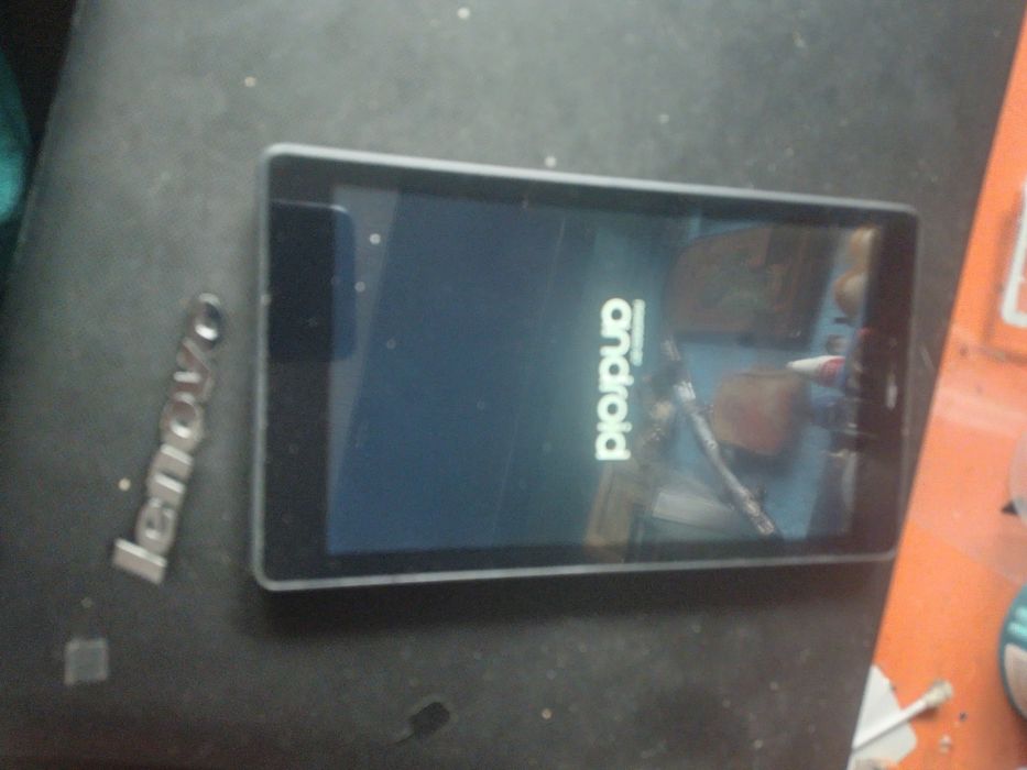 vând tableta Vodafone model VFD 1100