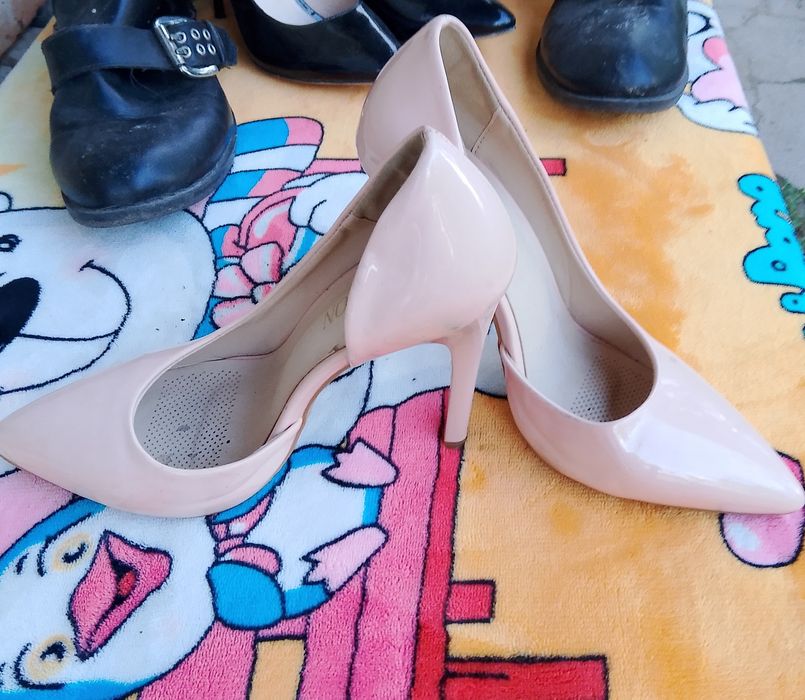 Продам обувь 34,35,37,41 и 42размера.