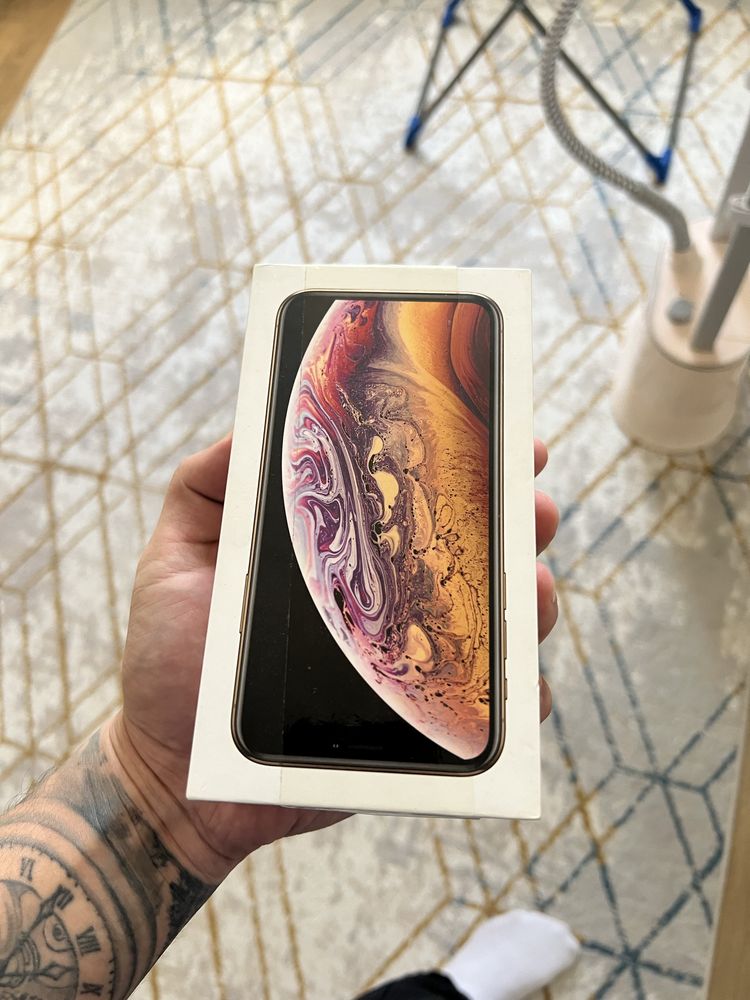 iPhone xs 64 гигабайт