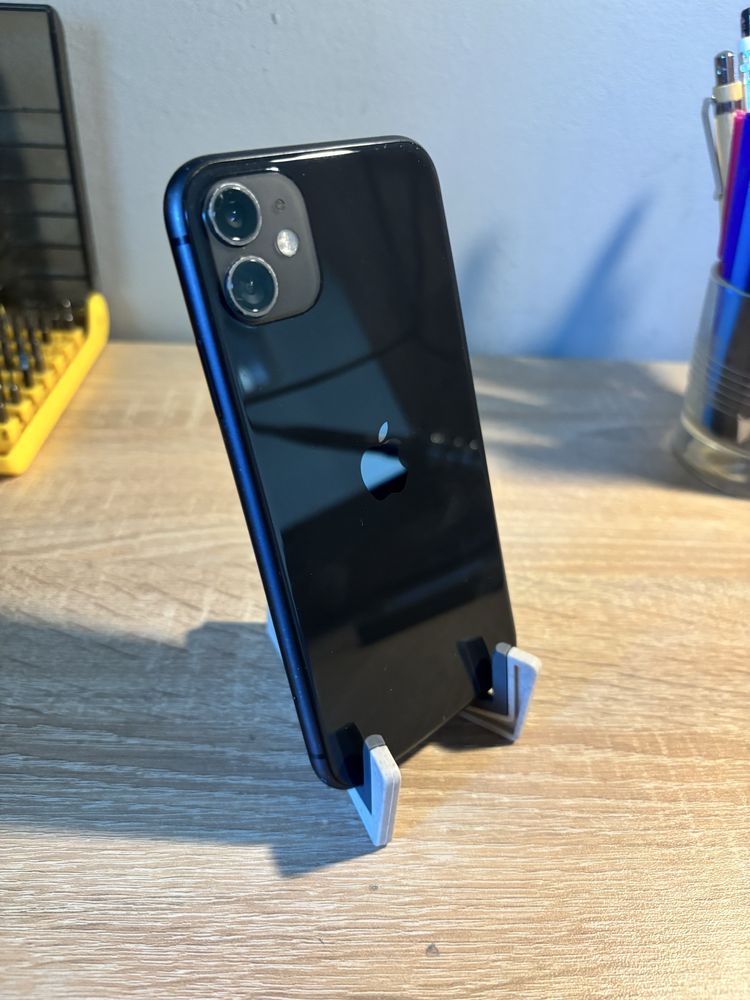 iPhone 11 64GB – добро състояние, напълно работещ, отключен