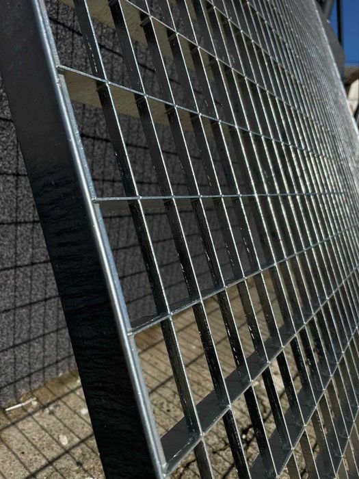 Gratare zincate 1335 x 1310mm,platforme, trepte, garduri, spalatorii