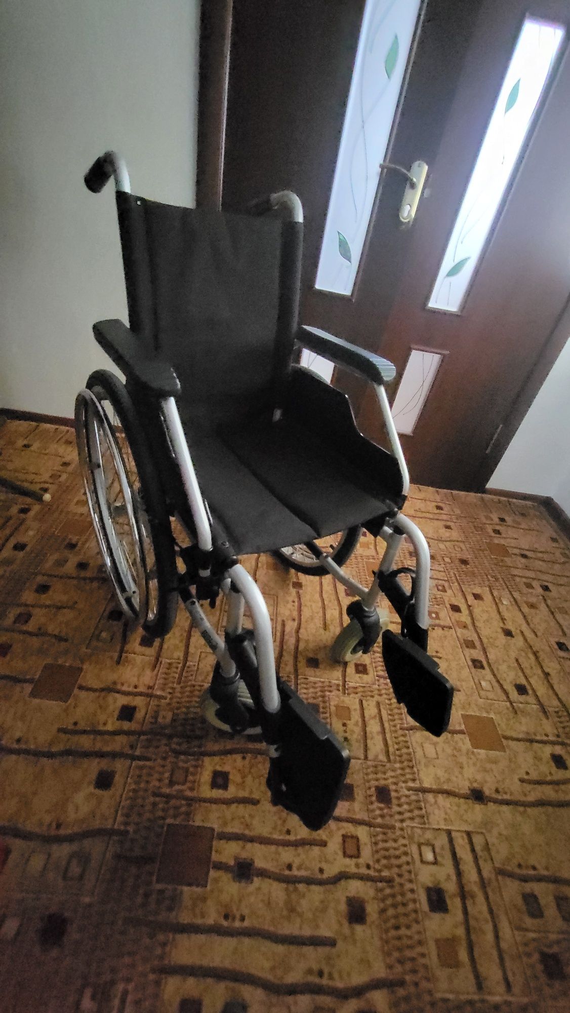 Продам инвалидную коляску