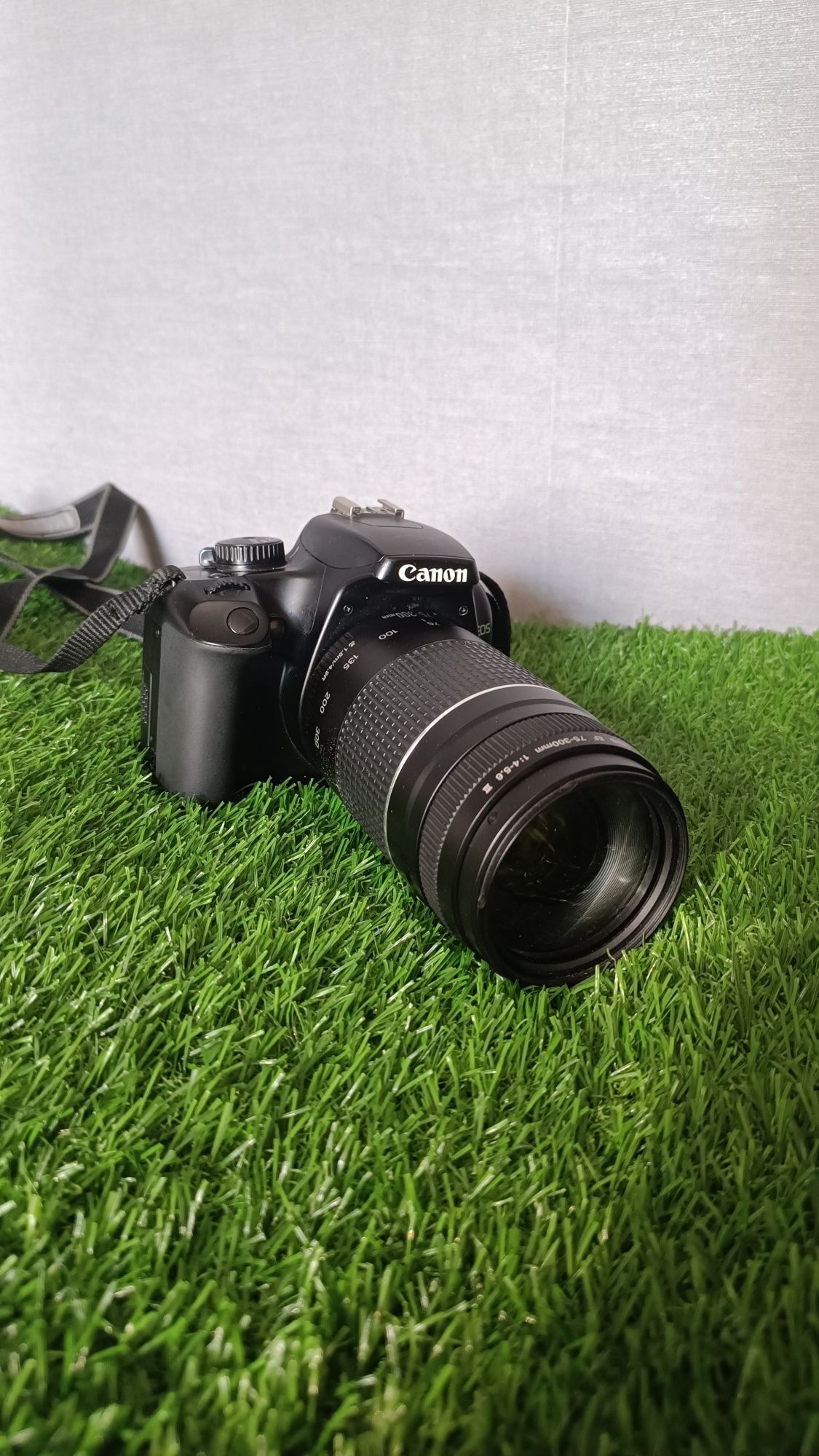 Продам фотоаппарат Canon Eos 1000D