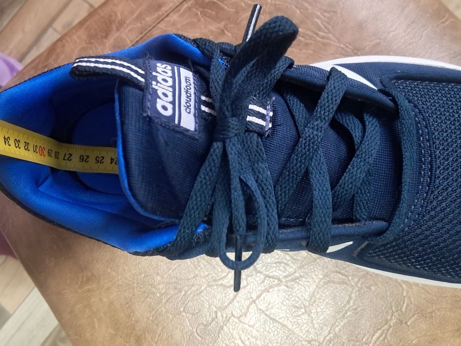 Vând Adidas mărimea 42,5