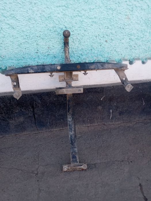 Парковка ауди 80 аригинал  хорошые 25000