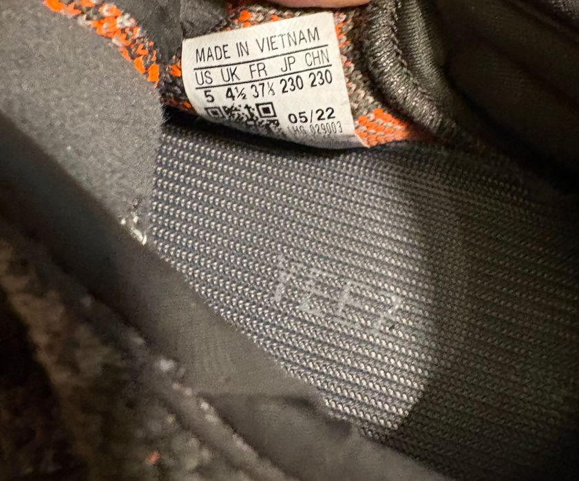 Маратонки Yeezy Boost 350V2, номер 37,5, запазени