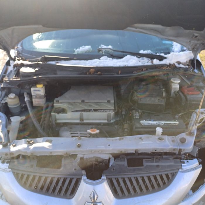 Мицубиши Грандис 2.4i На части