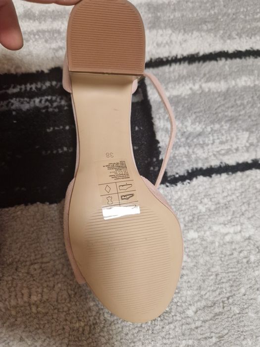 Sandale foarte dragute si comode