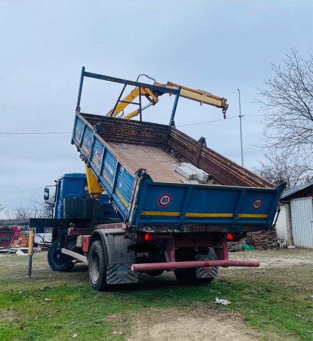 Iveco cu macara.