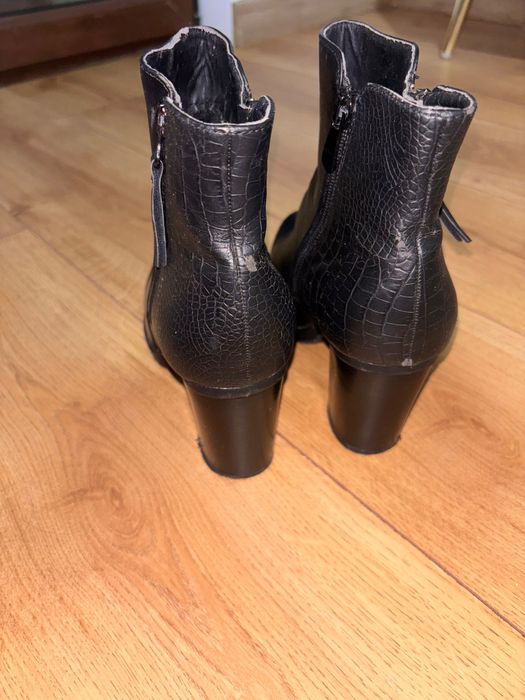 Ghete cu toc mărimea 38