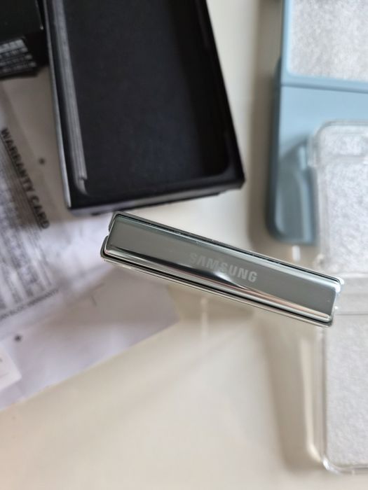 Samsung Zflip 5 -512GB Mint