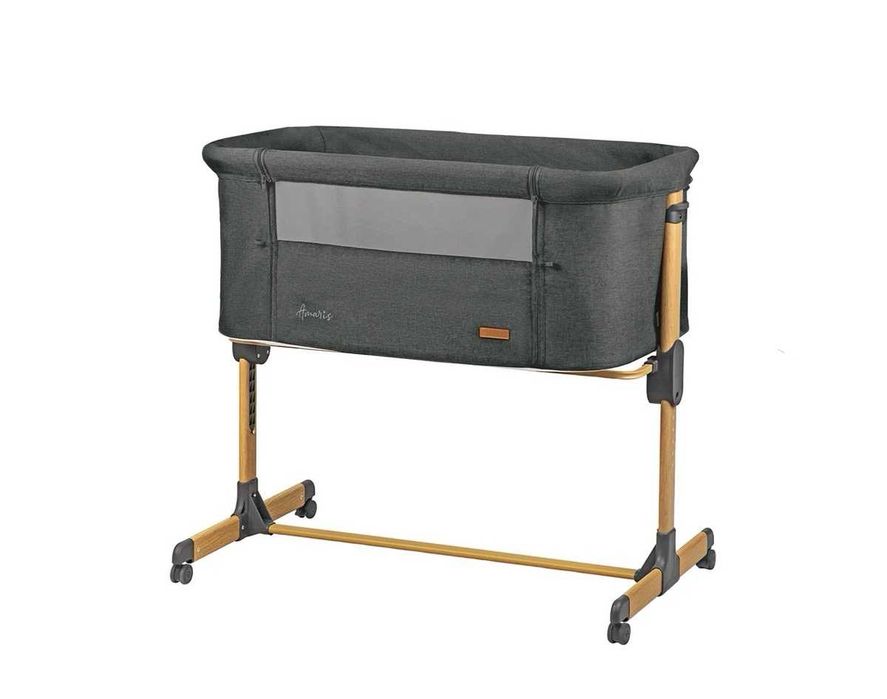 Кошара легло next to me