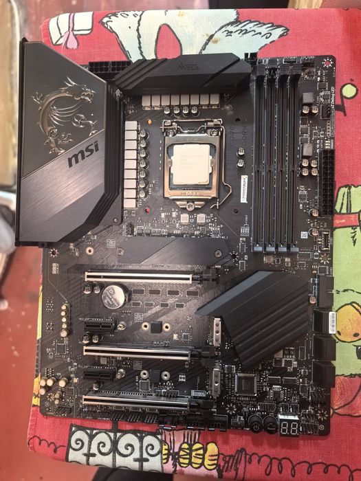 Placa baza MSI MEG. Z490 WIFI și procesor intel celeron G5925