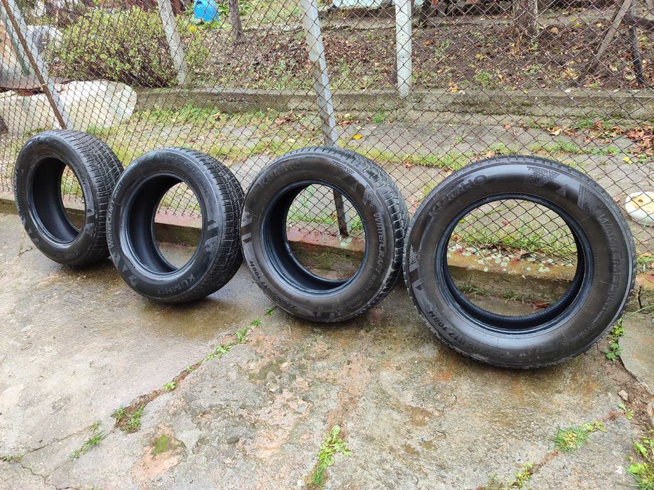 Зимни гуми 225/65/17 Кумхо 200 лв.