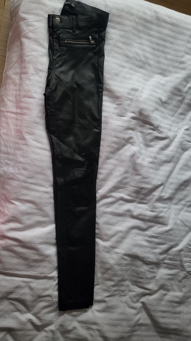 Pantaloni zara piele ecologica xs