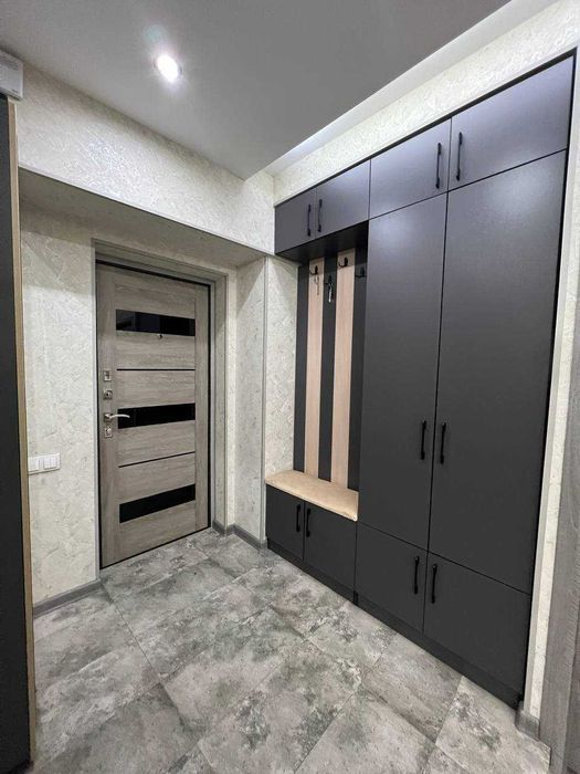 Срочно продам 3-х комнатную с ремонтом на Ц-6.Налоговая 3/3/4. Кирпич
