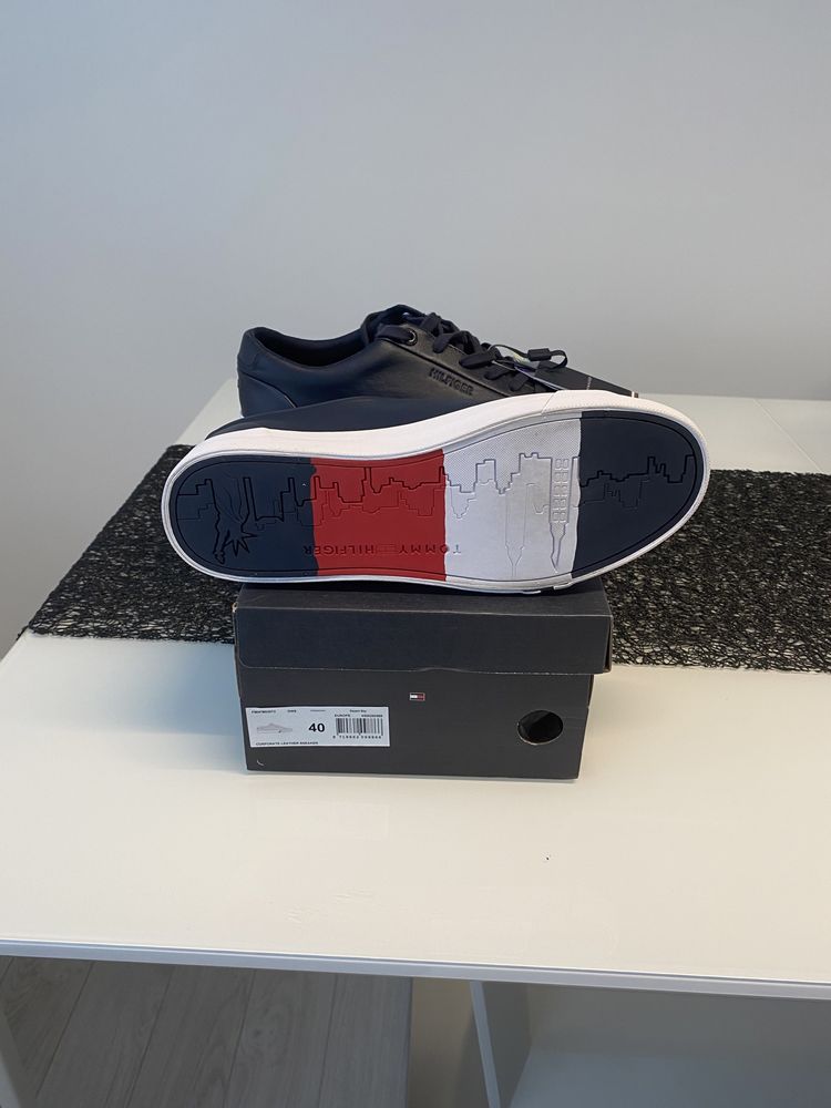 Adidasi originali, Tommy Hilfiger, noi, din piele, marimea 40