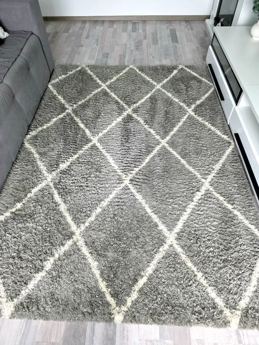 Vand covor gri cu alb