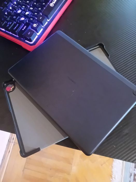 Se vinde Tableta Huawei T10 .