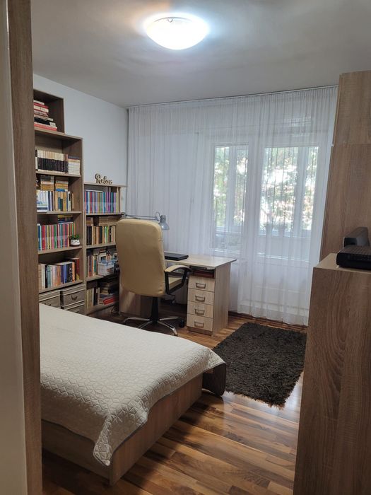 Vând apartament cu 3 camere pe Bld Dacia vizavi de șcl Dacia la cheie