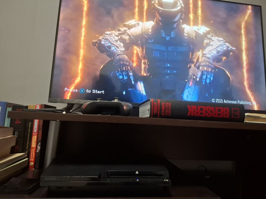 PlayStation 3 Slim + 2 Контролера и 10 игри