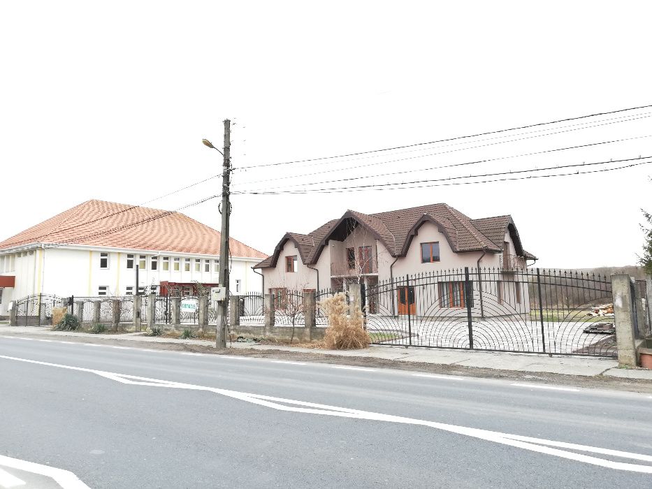 Vand spatiu comercial/cladire/Inchiriez
