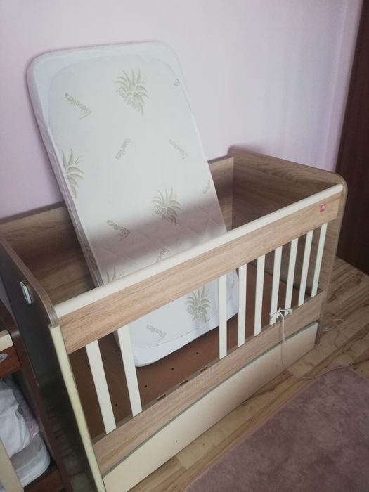 Детска люлееща кошара