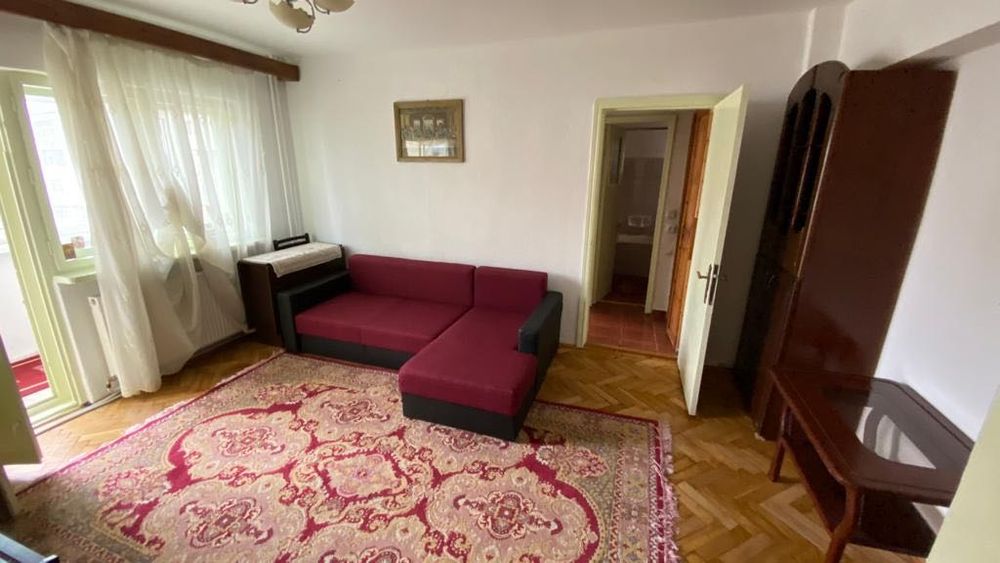 Închiriez apartament 3 camere zona Primaverii (Romarta)