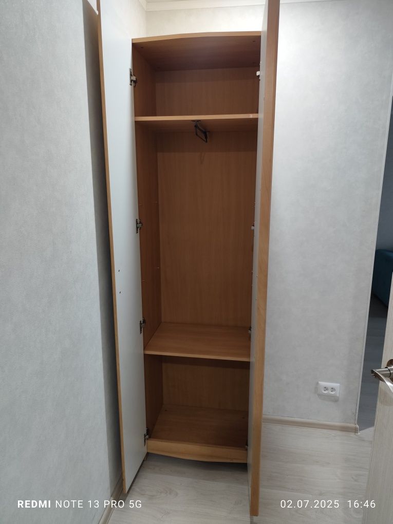 Шкаф в прихожую или зал