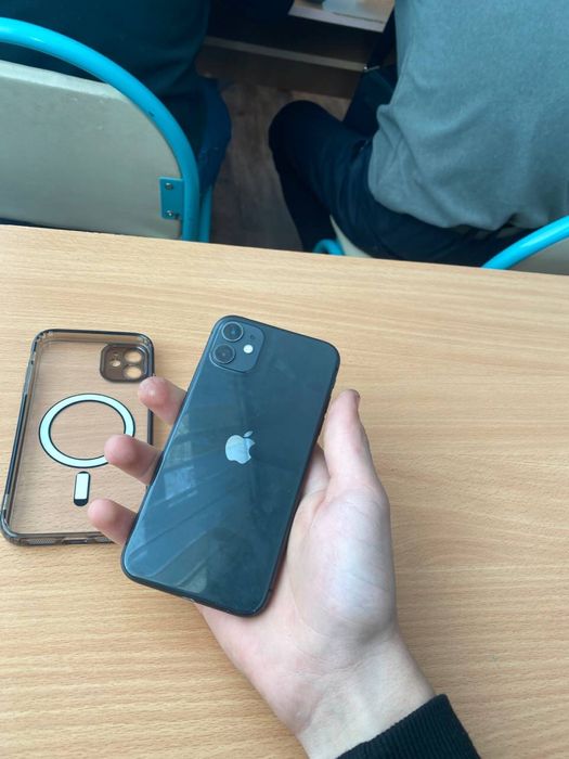 Обменяю айфон 11