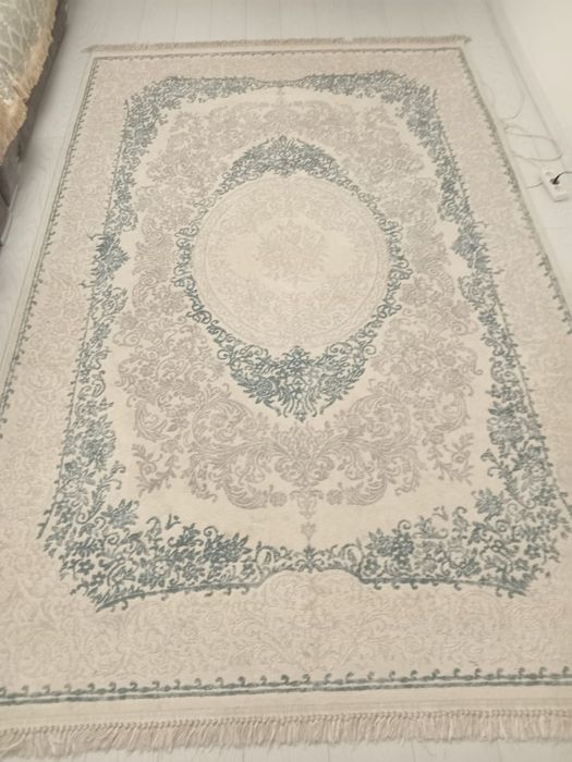 Ковёр в хорошем состоянии