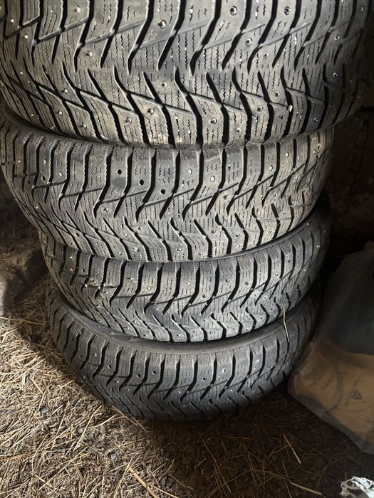 185/60/15 шина  идеал сост, шипы, почти новый, хорошем сост