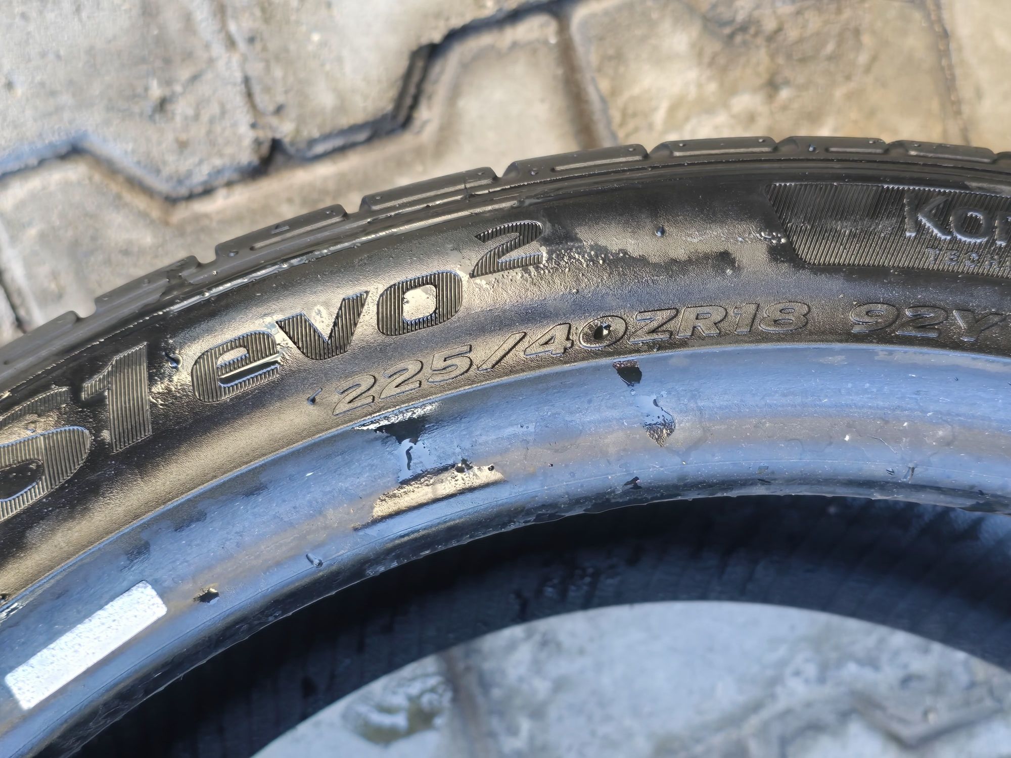 225 40 18 Hankook