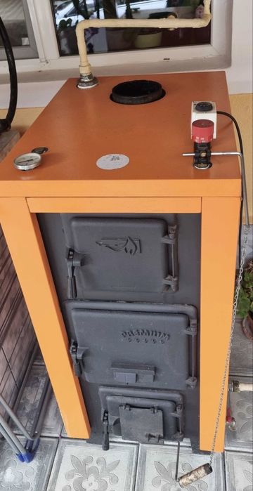 Cazan pe combustibil solid Magdolna 37KW, dotat cu termostat Watts.