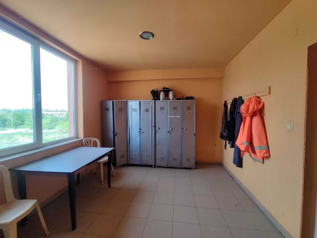 Дава се под наем Промишлена сграда в Велико Търново, Център - 1068 кв.м за 2730 € - Снимка #5