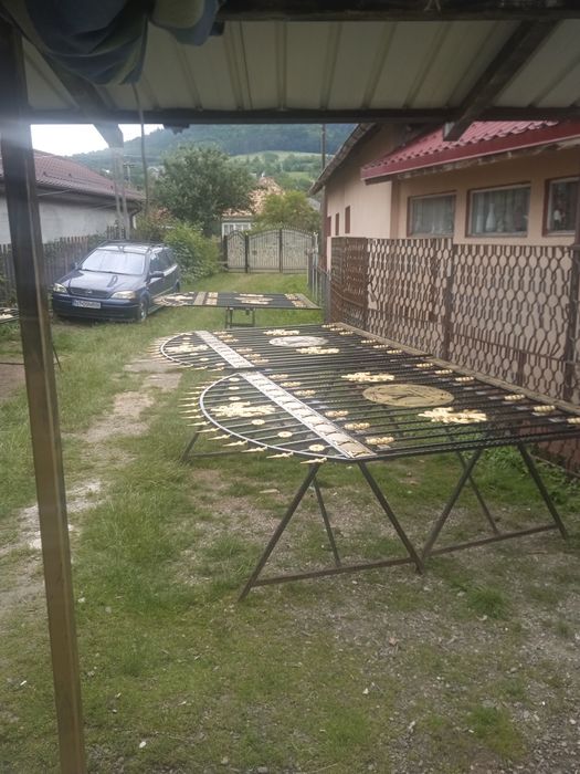 Plase de gard .porți din fer forjat.
