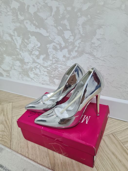 Продам новые туфли