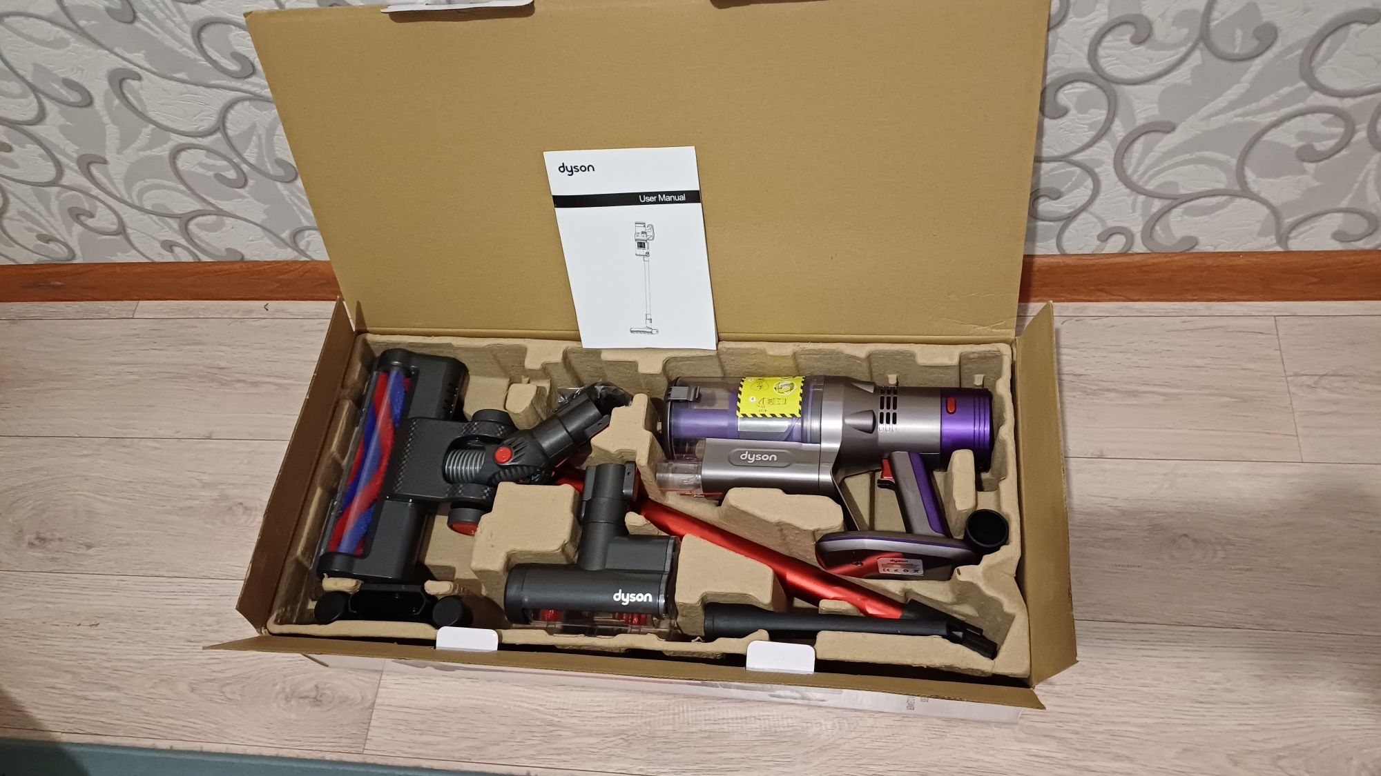 Продам пылесос Dyson v11s