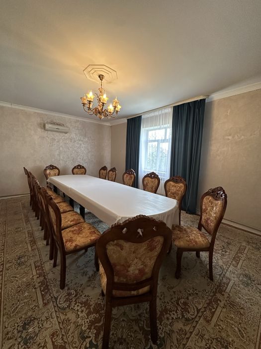 стол(16 стулья),телевизор