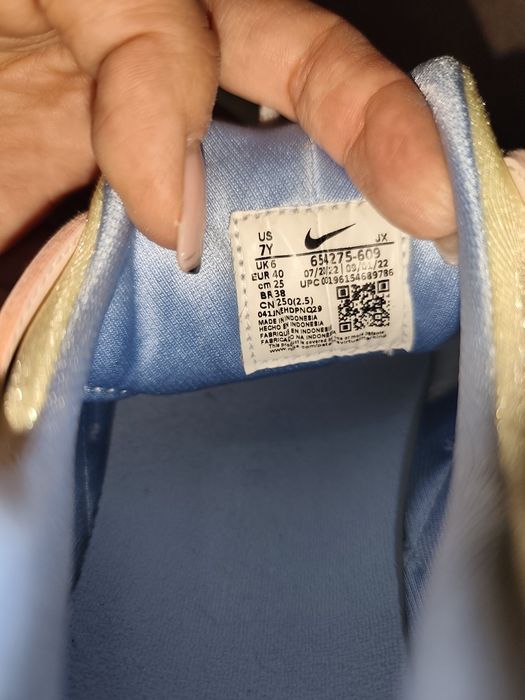 Оригинални дамски маратонки Nike