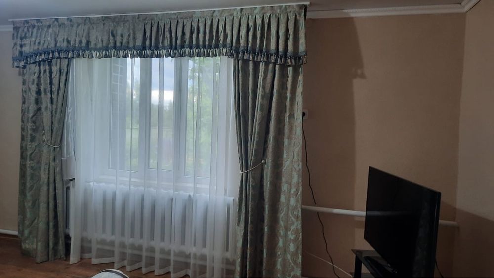 Продам шторы 3 шт: жаккард , лён, и атлас