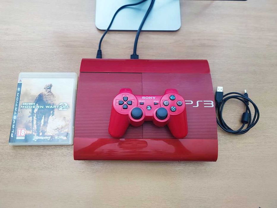 Playstation 3 Super Slim Червен, със джойстик, кабели и игра, PS3